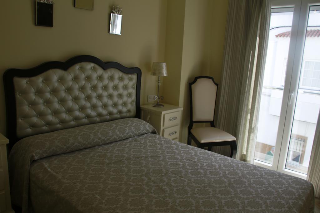Hostal Flor De Lis- Lojo Hotel Conil De La Frontera Exterior photo