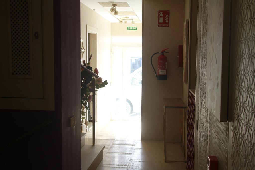 Hostal Flor De Lis- Lojo Hotel Conil De La Frontera Exterior photo